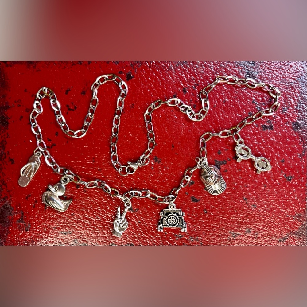 Unique & Fun Charm Necklace for the 4x4 & Off-Road Enthusiasts. Brand New!